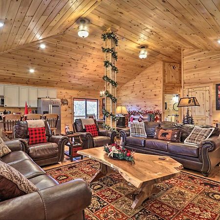 Luxe Cabin With Hot Tub, Theater, Pool Table, Arcade Pigeon Forge Kültér fotó