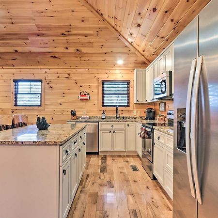 Luxe Cabin With Hot Tub, Theater, Pool Table, Arcade Pigeon Forge Kültér fotó