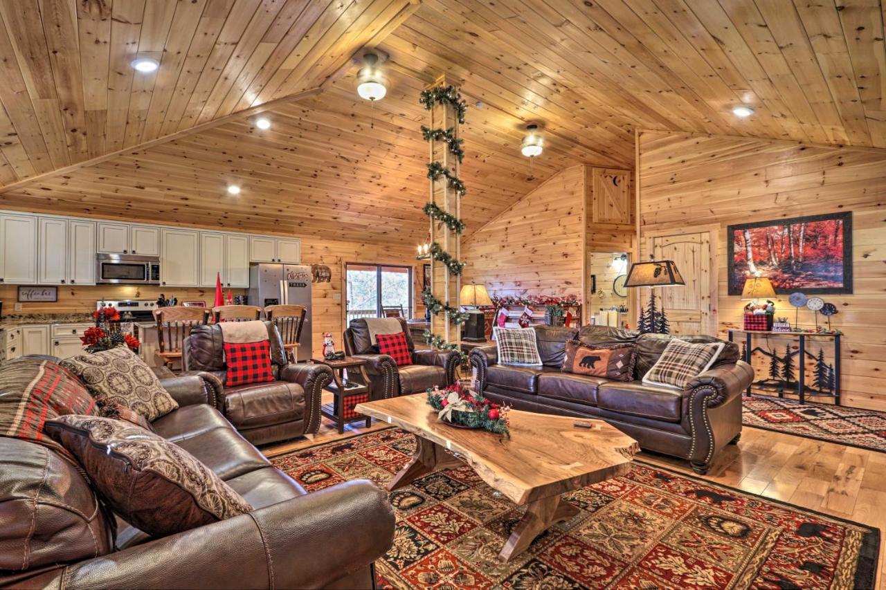 Luxe Cabin With Hot Tub, Theater, Pool Table, Arcade Pigeon Forge Kültér fotó