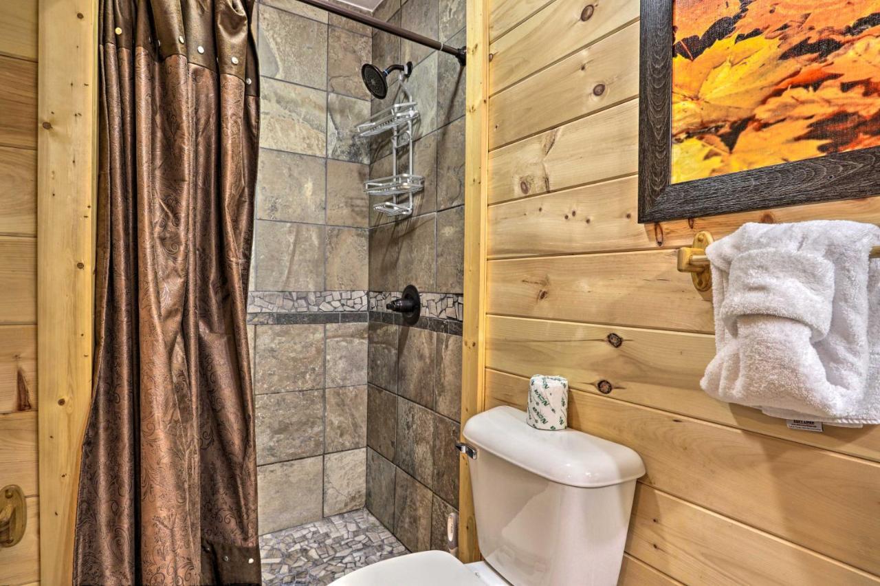 Luxe Cabin With Hot Tub, Theater, Pool Table, Arcade Pigeon Forge Kültér fotó