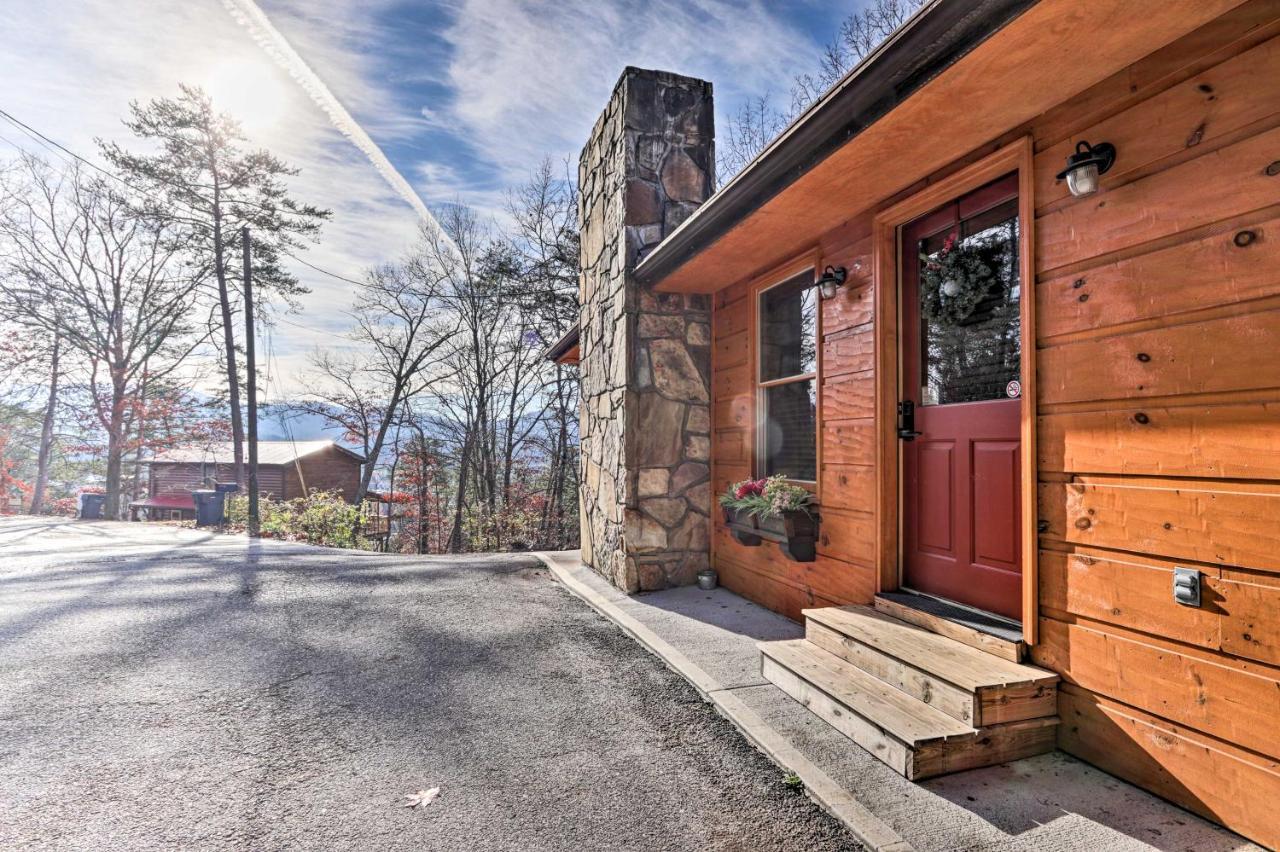 Luxe Cabin With Hot Tub, Theater, Pool Table, Arcade Pigeon Forge Kültér fotó