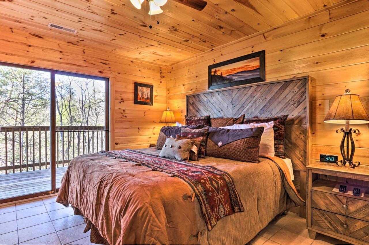 Luxe Cabin With Hot Tub, Theater, Pool Table, Arcade Pigeon Forge Kültér fotó