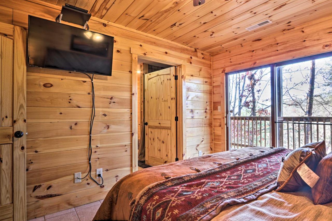 Luxe Cabin With Hot Tub, Theater, Pool Table, Arcade Pigeon Forge Kültér fotó