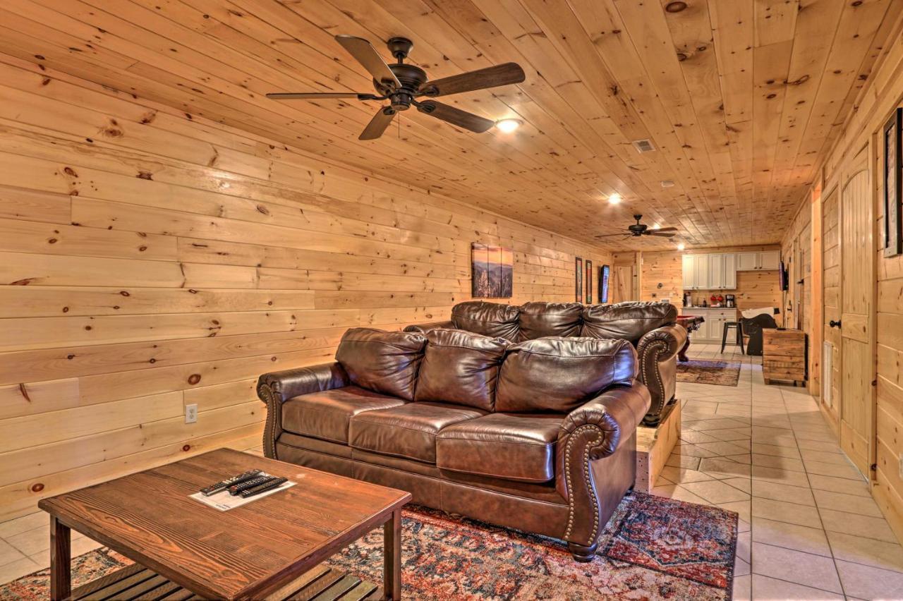 Luxe Cabin With Hot Tub, Theater, Pool Table, Arcade Pigeon Forge Kültér fotó