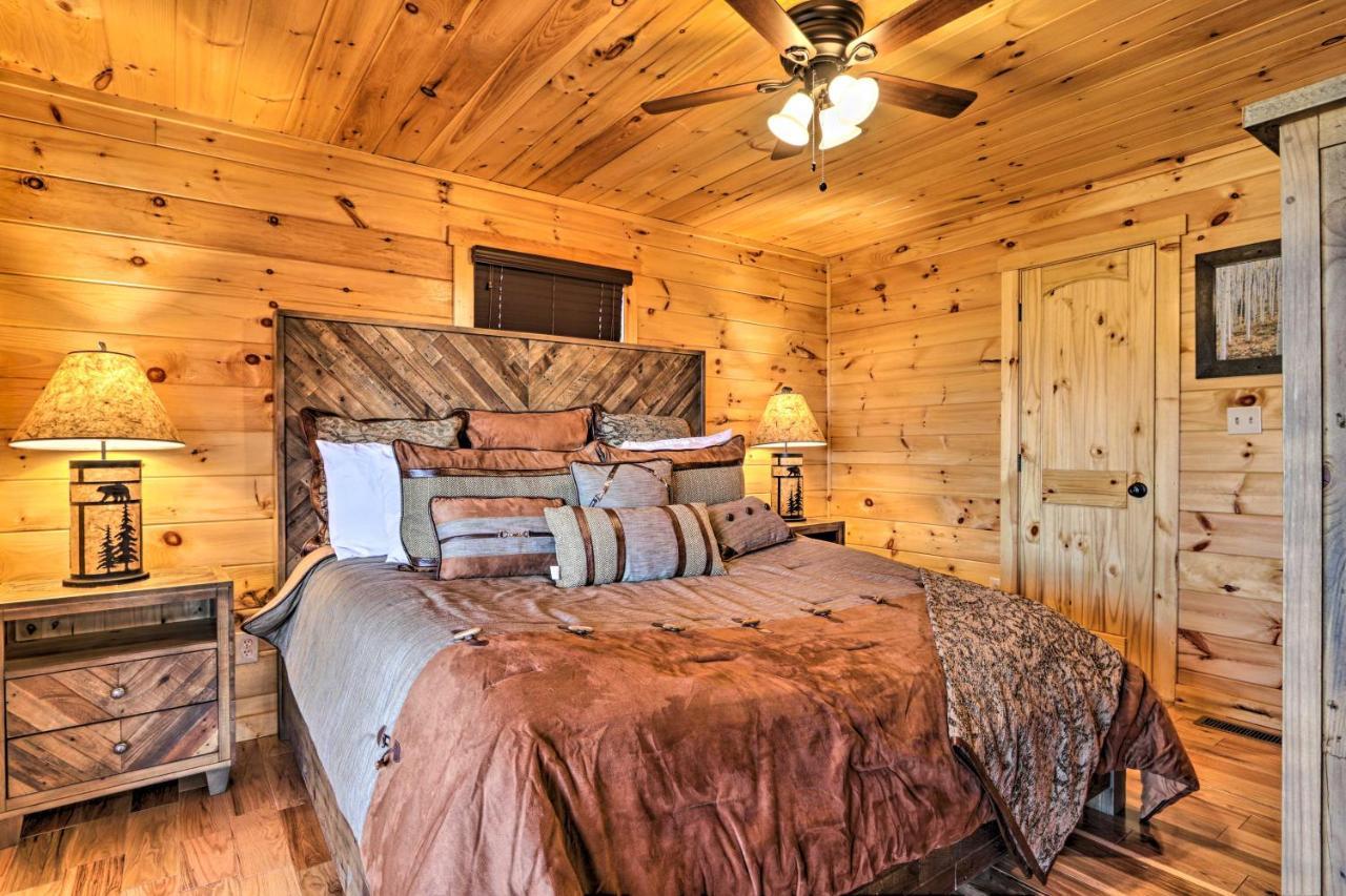Luxe Cabin With Hot Tub, Theater, Pool Table, Arcade Pigeon Forge Kültér fotó