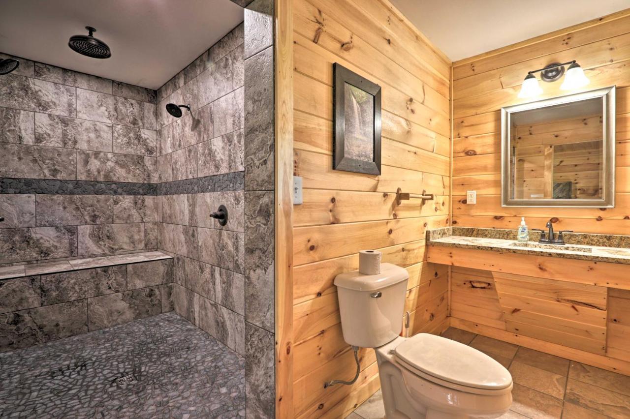 Luxe Cabin With Hot Tub, Theater, Pool Table, Arcade Pigeon Forge Kültér fotó