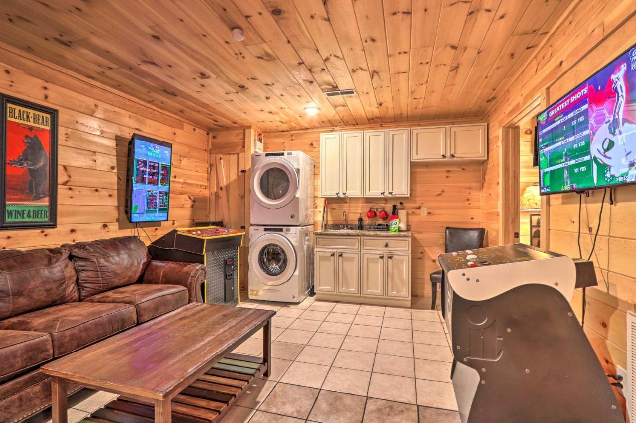Luxe Cabin With Hot Tub, Theater, Pool Table, Arcade Pigeon Forge Kültér fotó