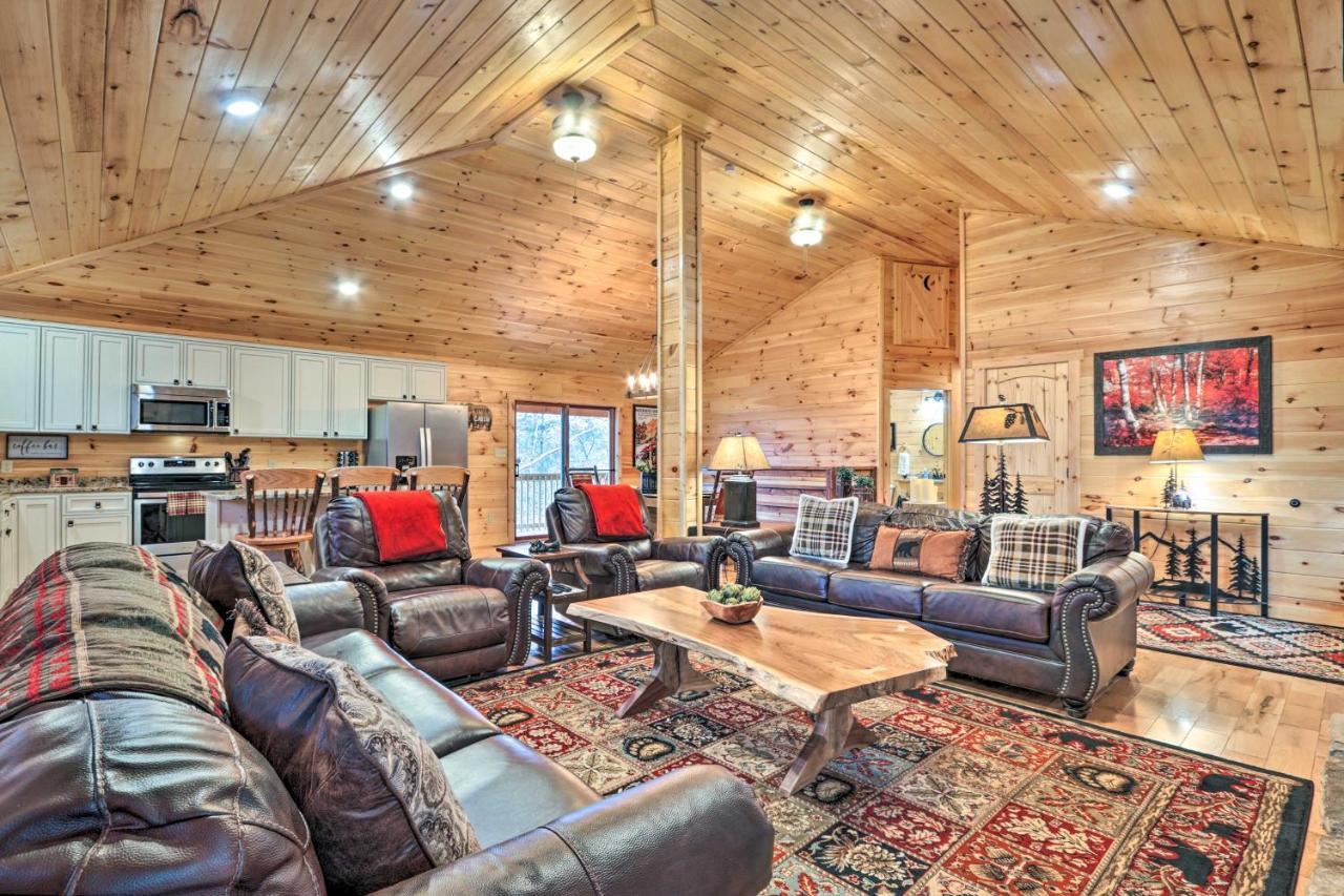 Luxe Cabin With Hot Tub, Theater, Pool Table, Arcade Pigeon Forge Kültér fotó