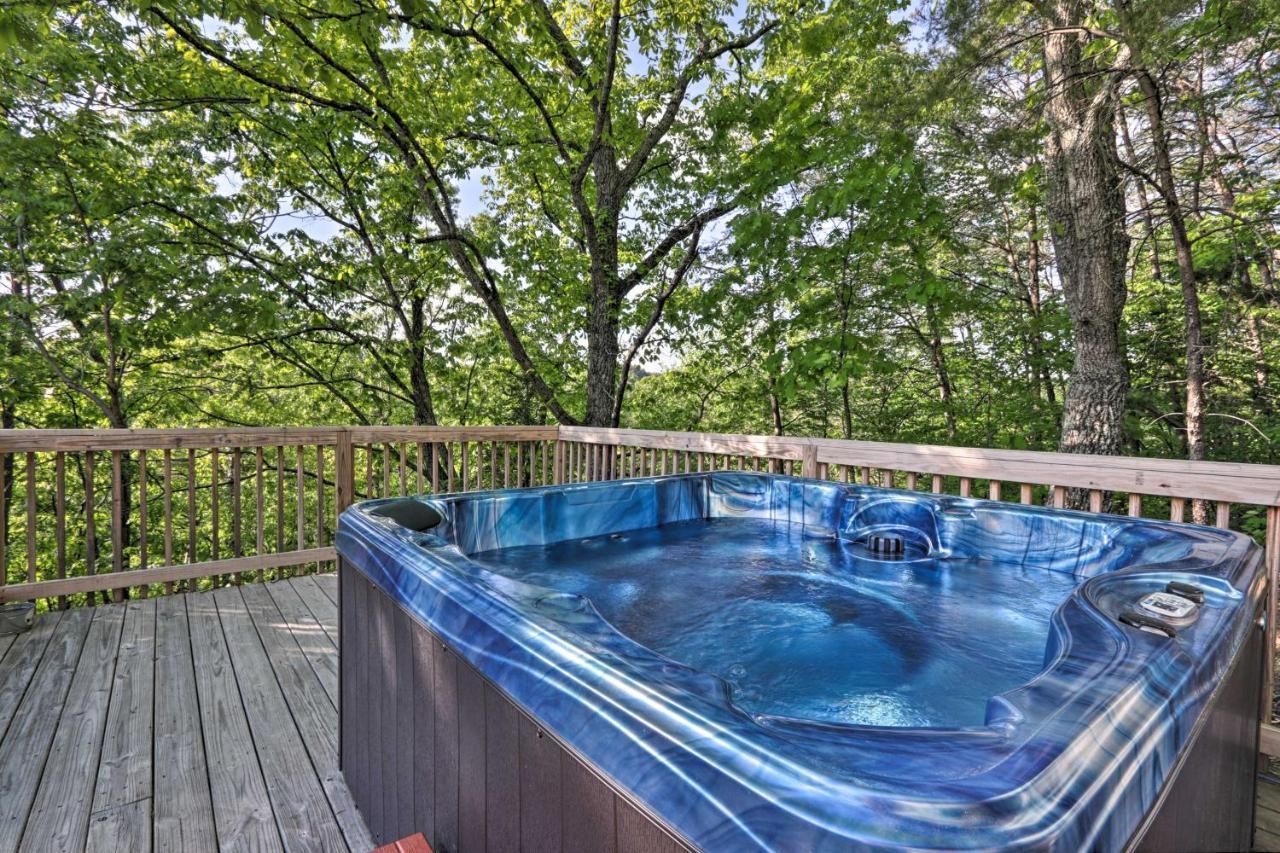 Luxe Cabin With Hot Tub, Theater, Pool Table, Arcade Pigeon Forge Kültér fotó